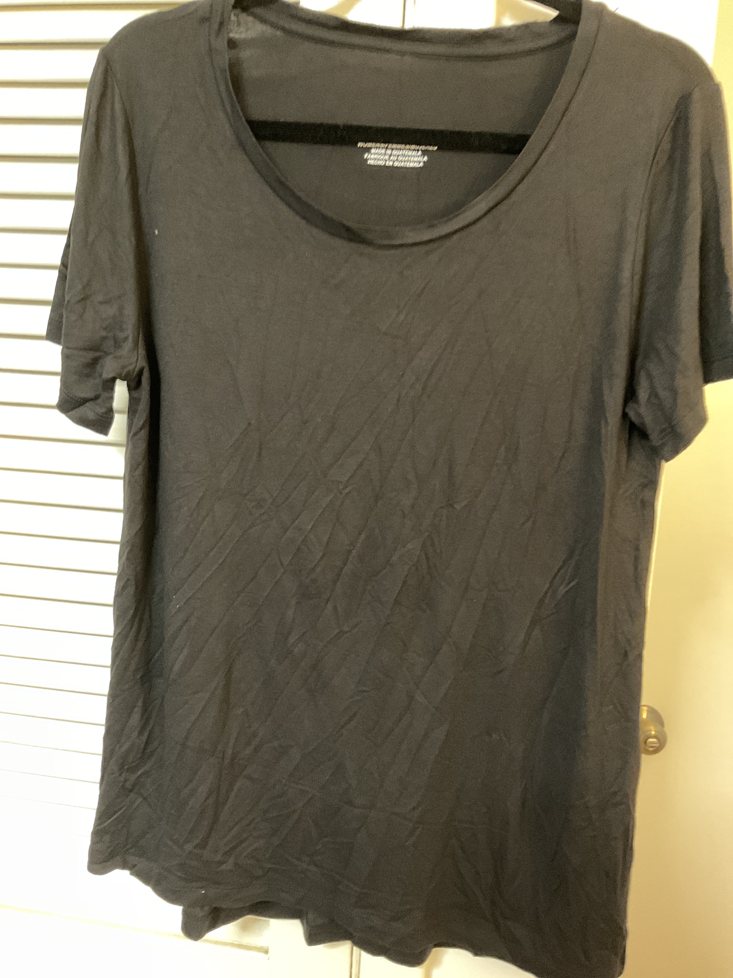 Medium black T-shirt