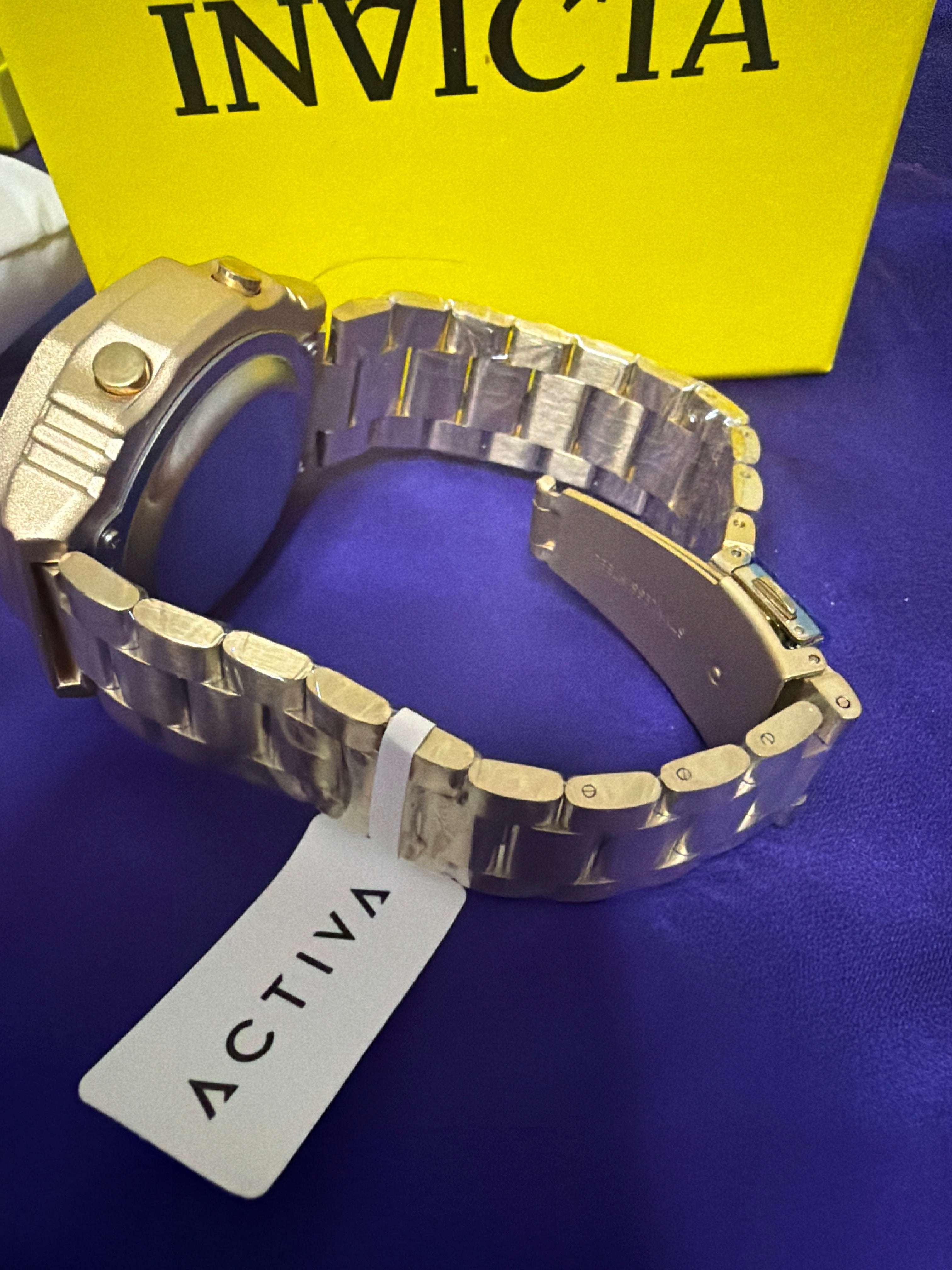 ￼Invicta unisex watch
