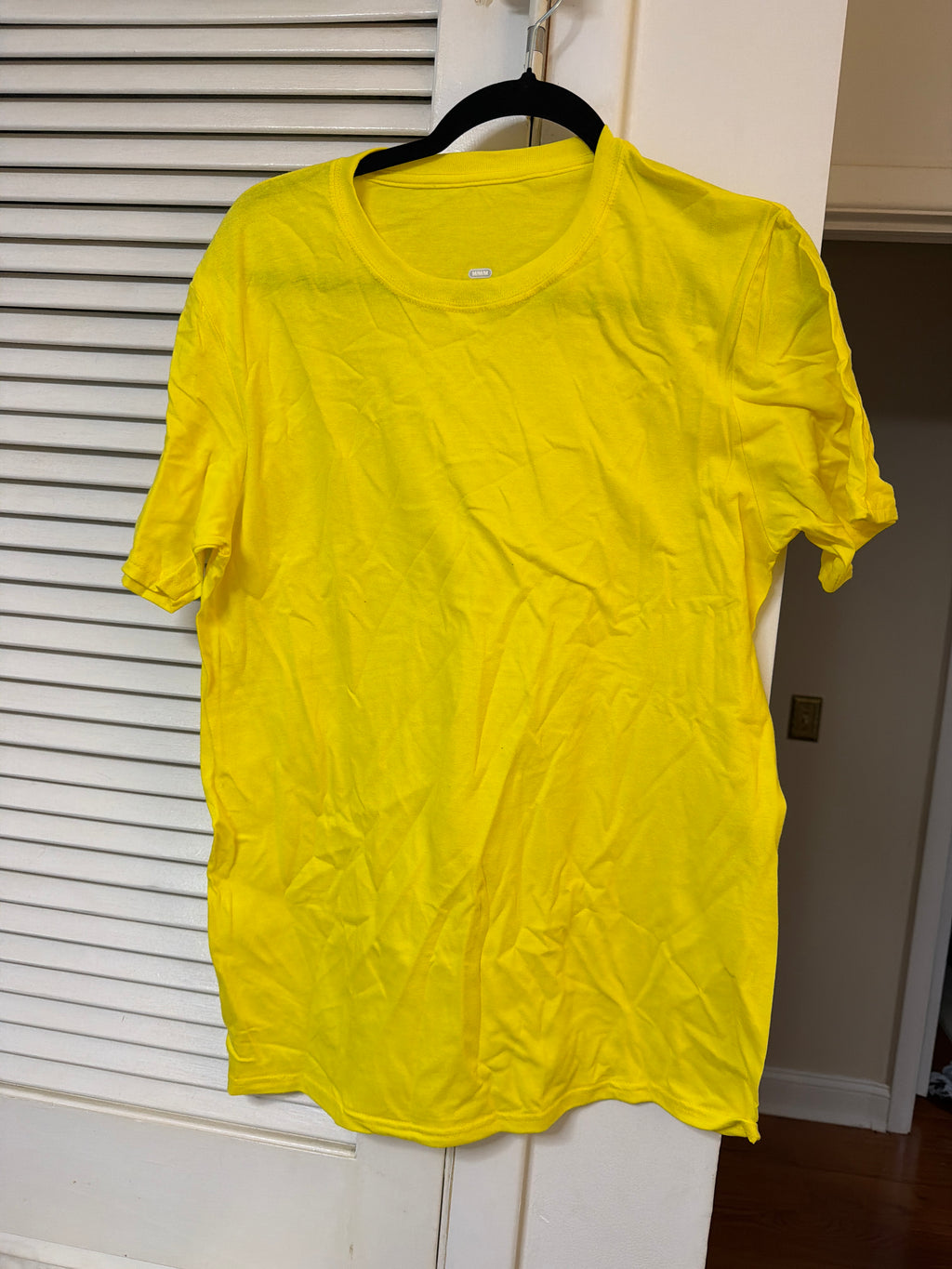 Yellow T-shirt, medium